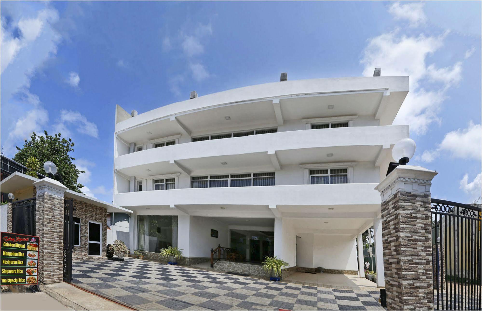 Ronaka Airport Transit Hotel كاتوناياكى المظهر الخارجي الصورة